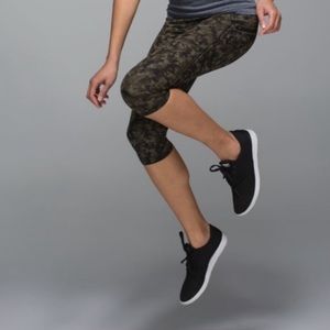 Lululemon mystic jungle crop size 6